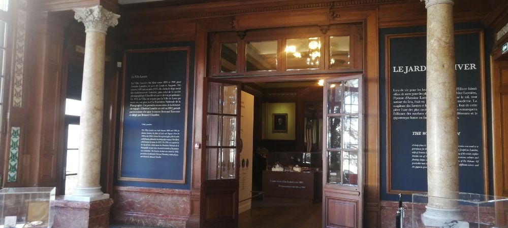 visiter Institut Lumière - véranda intérieur musée Lumière