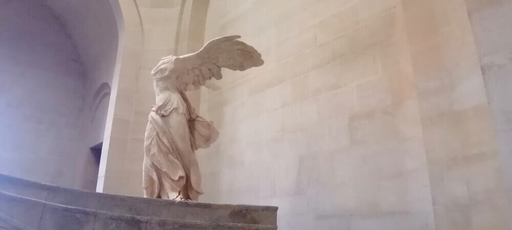 victoire de samothrace musée louvre enfant famille